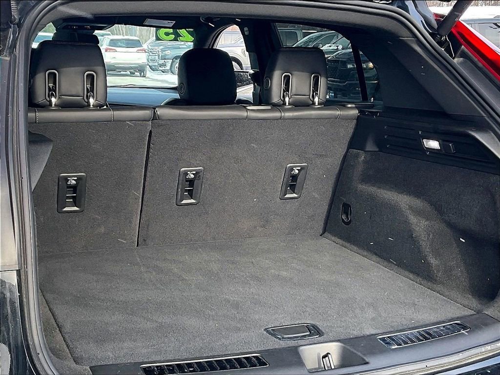 Used 2025 Cadillac XT4 Premium Luxury image 33