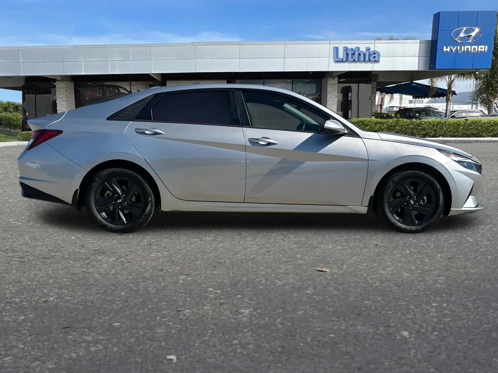 Used 2022 Hyundai Elantra SEL FWD image 9