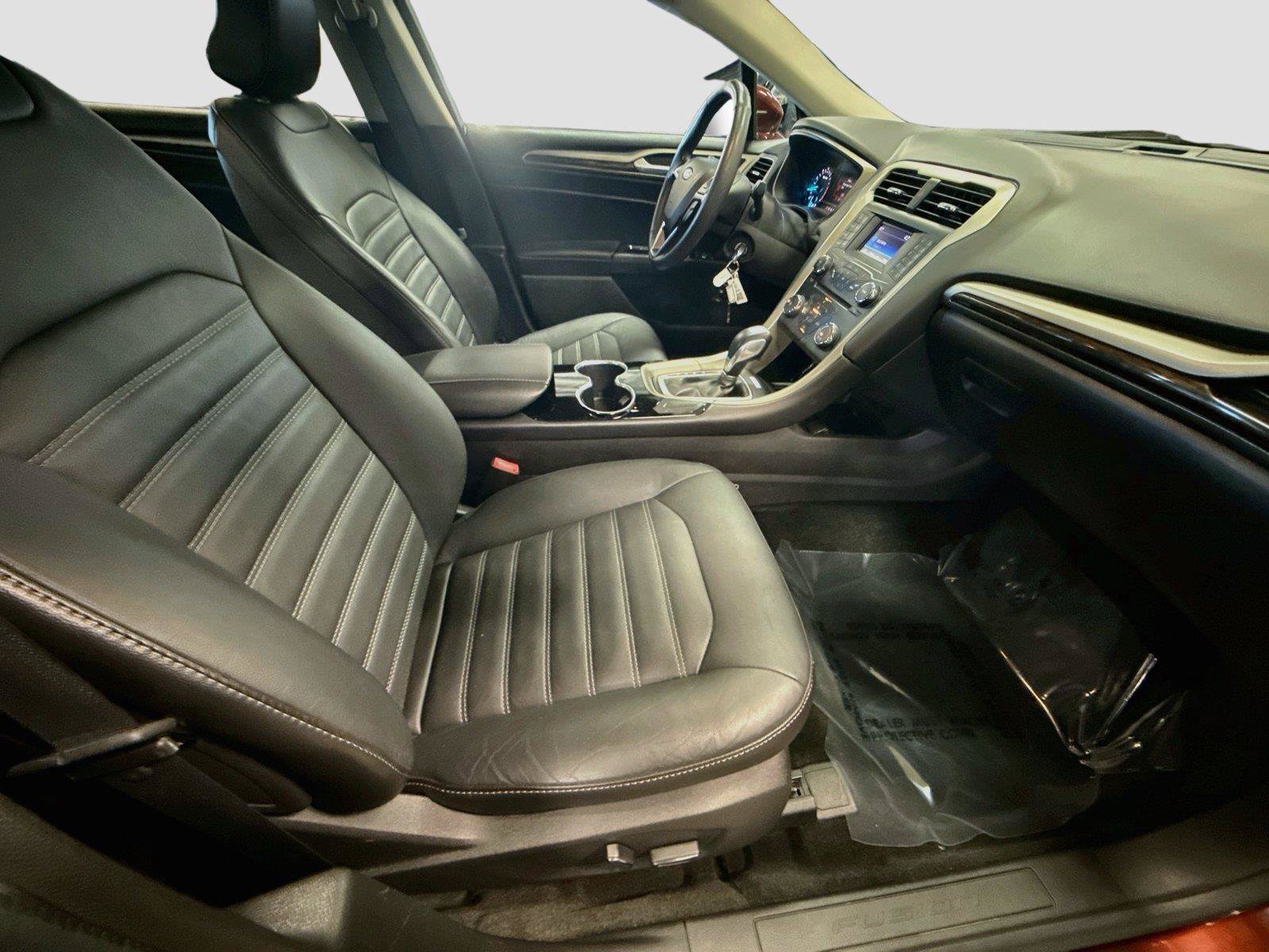 Used 2015 Ford Fusion SE w/ Equipment Group 202A FWD image 26