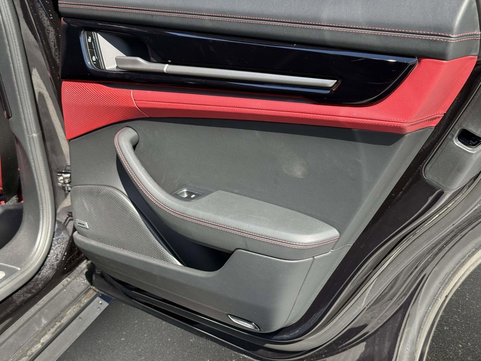 Used 2024 Porsche Panamera image 26