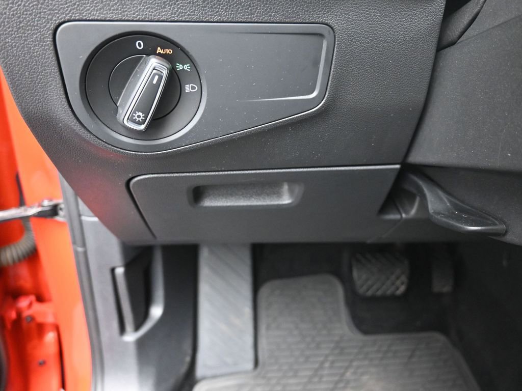 Used 2019 Volkswagen Tiguan SE image 16