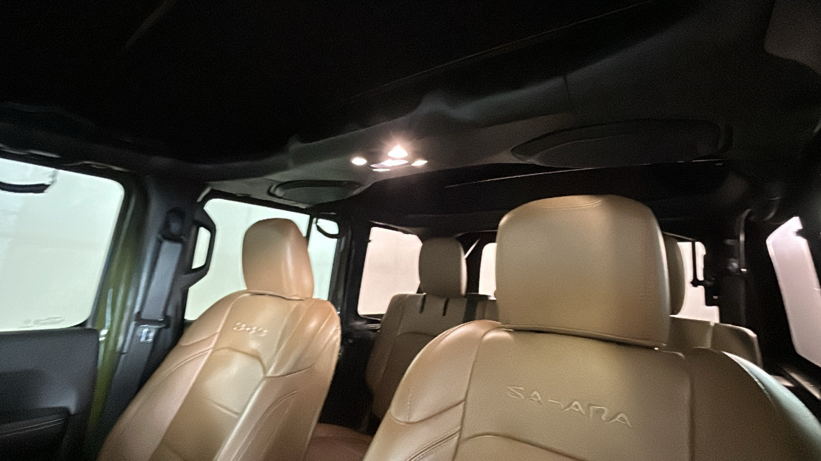 Used 2023 Jeep Wrangler Unlimited Sahara AWD/4WD image 14