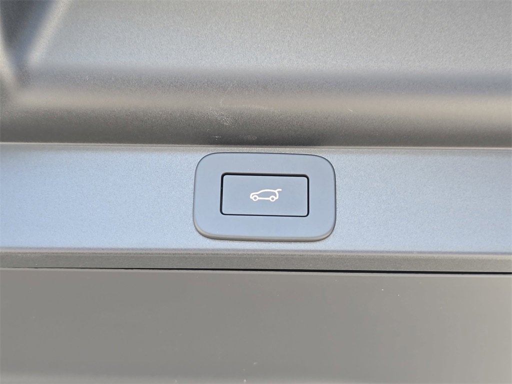 New 2026 Land Rover Range Rover SE image 13