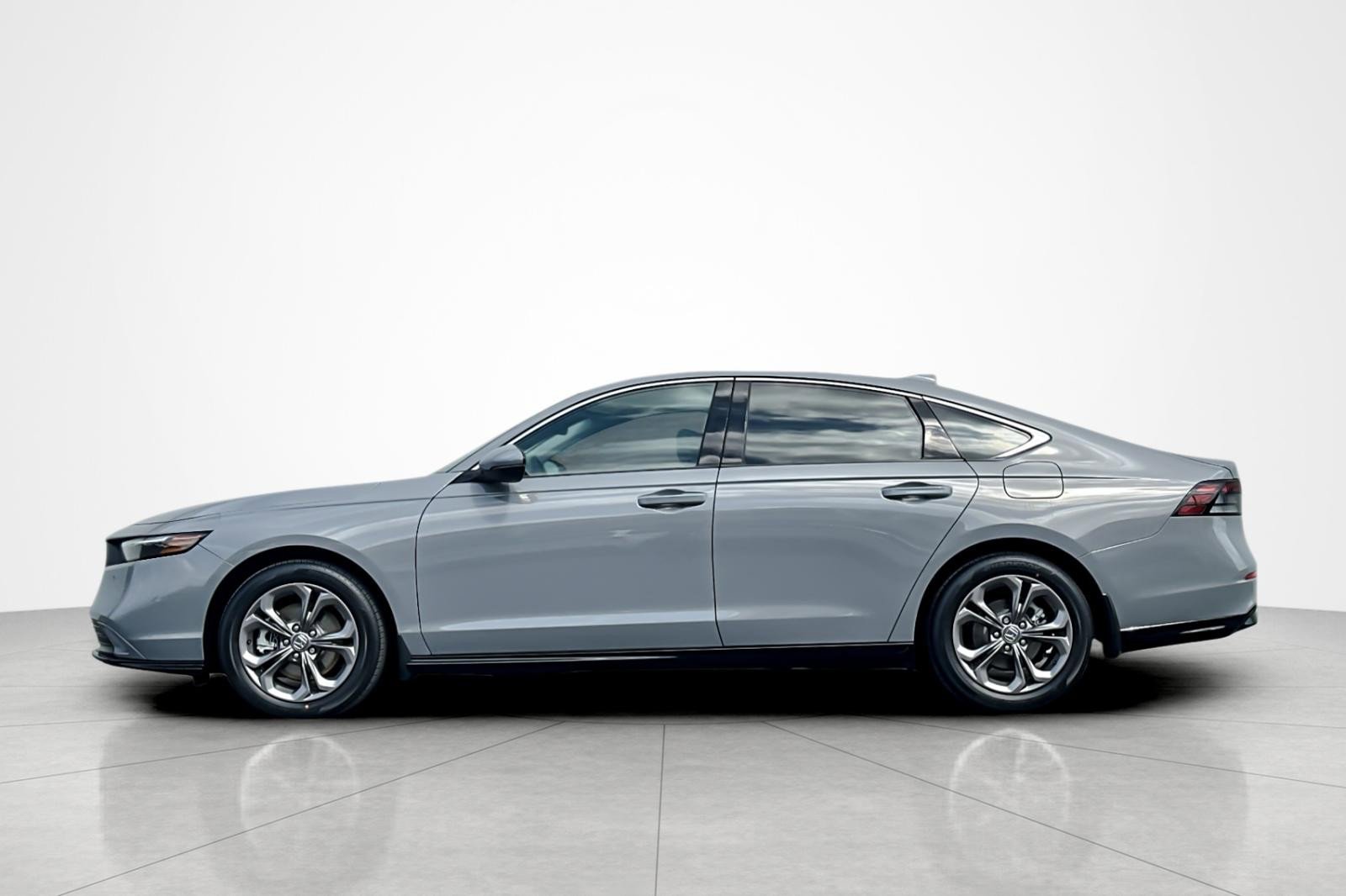 Used 2024 Honda Accord EX-L image 2