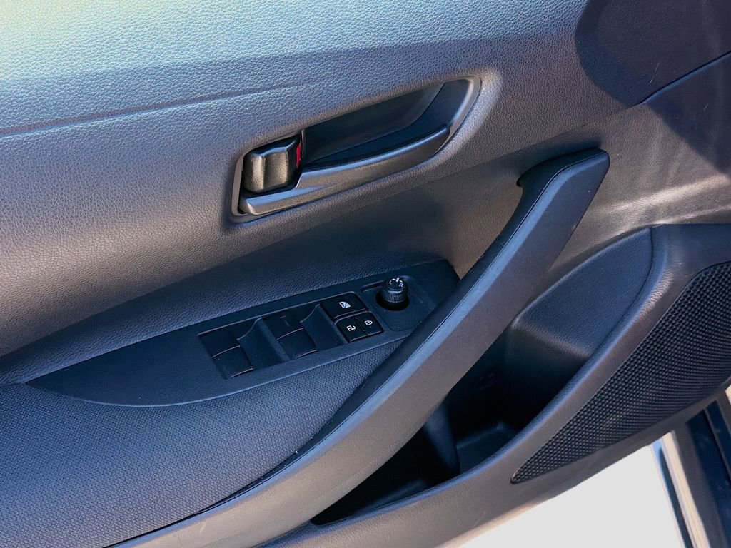 Used 2025 Toyota Corolla LE image 22