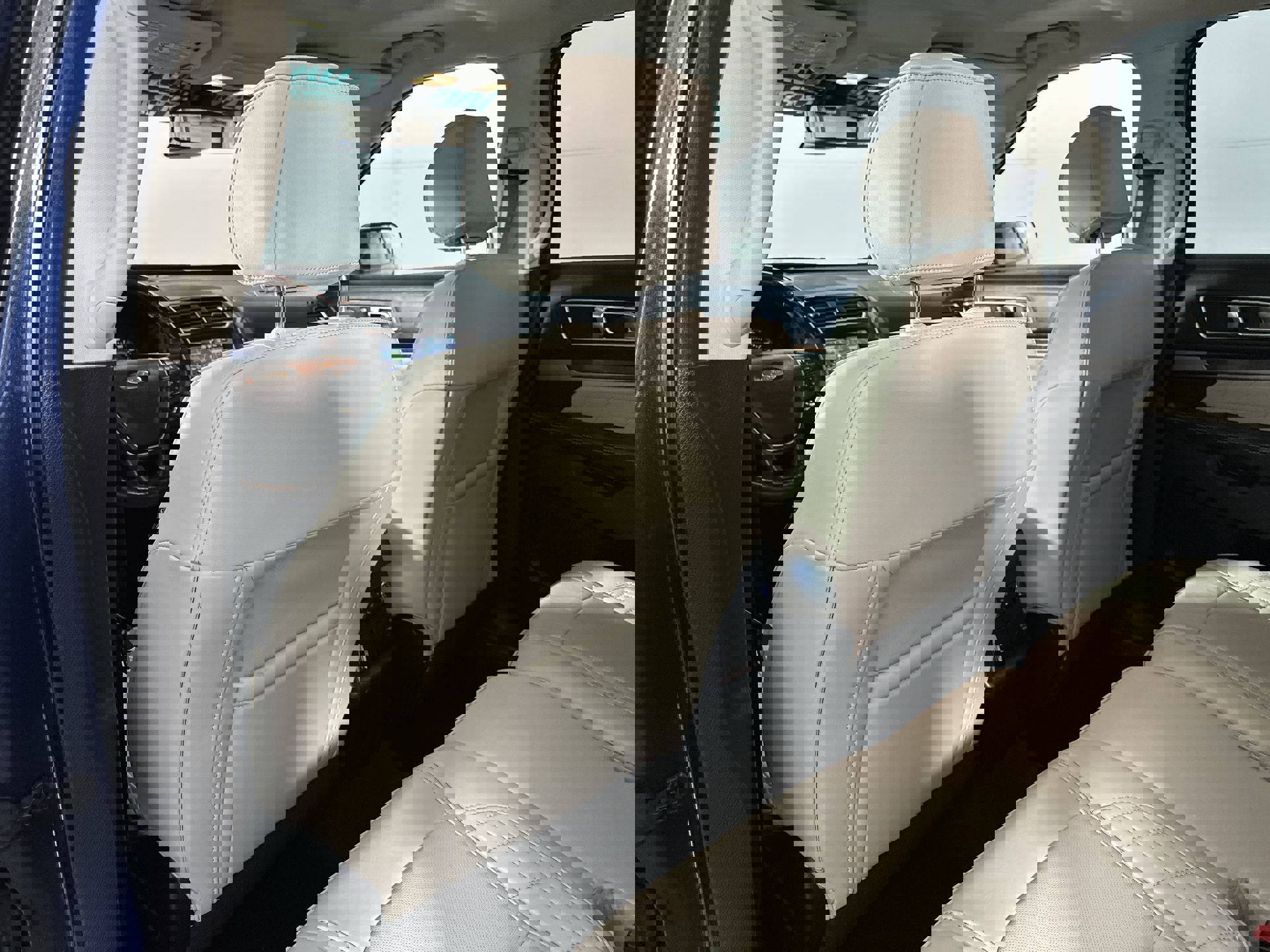 Used 2016 Ford Explorer Platinum image 28