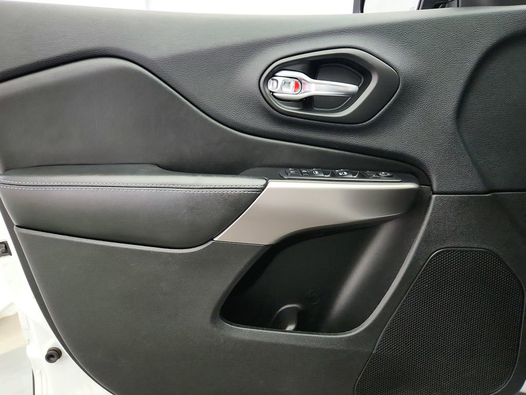 Used 2020 Jeep Cherokee Latitude Plus w/ Cold Weather Group image 24