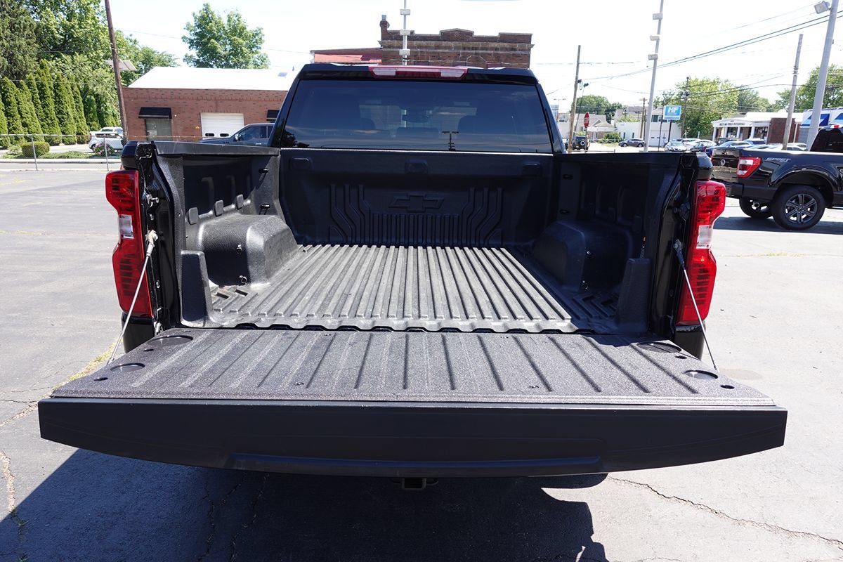 Used 2024 Chevrolet Silverado 1500 LT AWD/4WD image 25