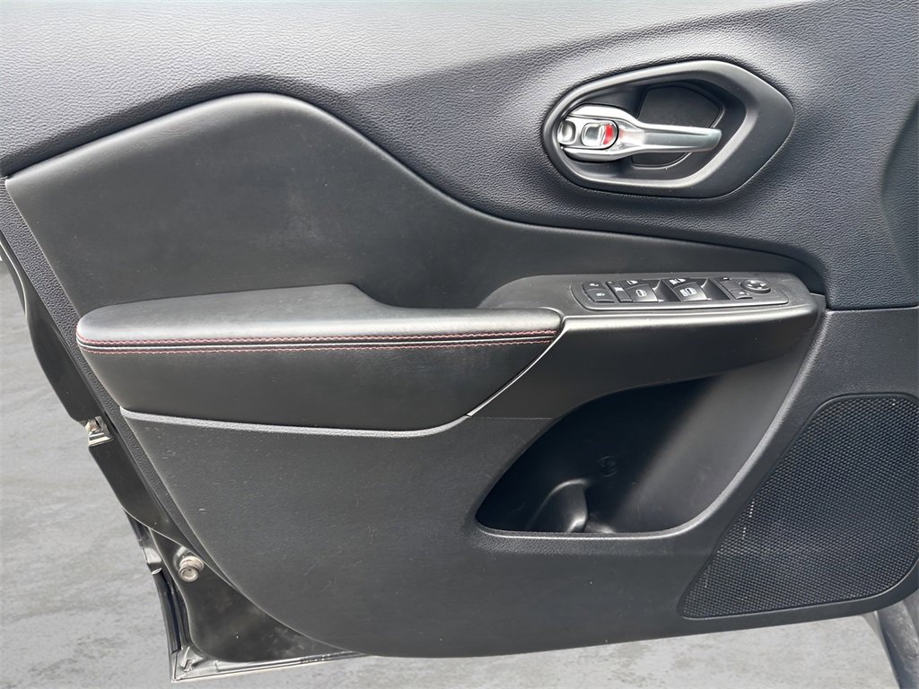 Used 2019 Jeep Cherokee Trailhawk w/ Comfort/Convenience Group image 21