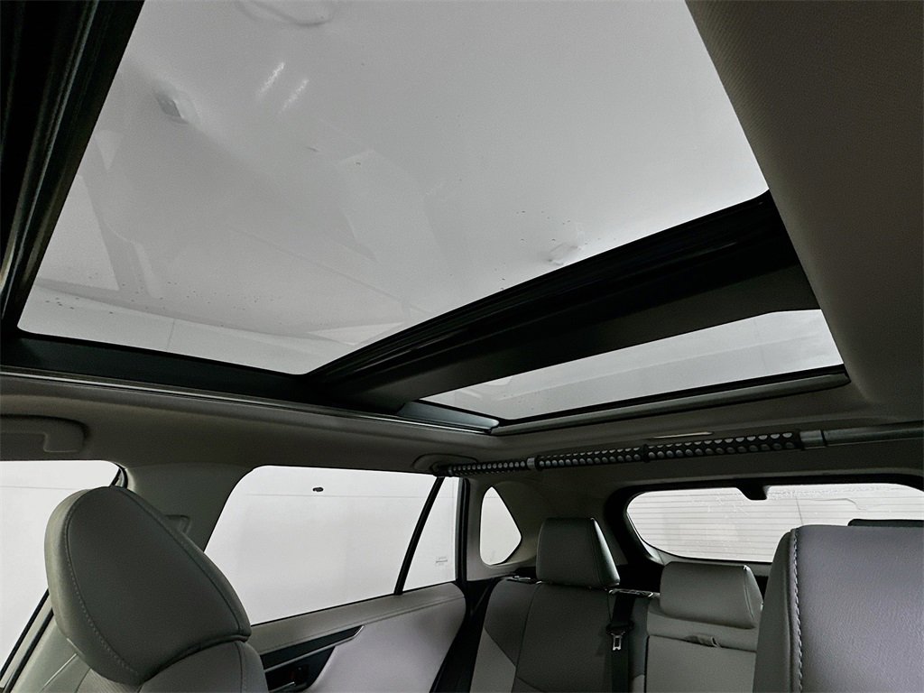 Used 2019 Toyota RAV4 Limited image 22