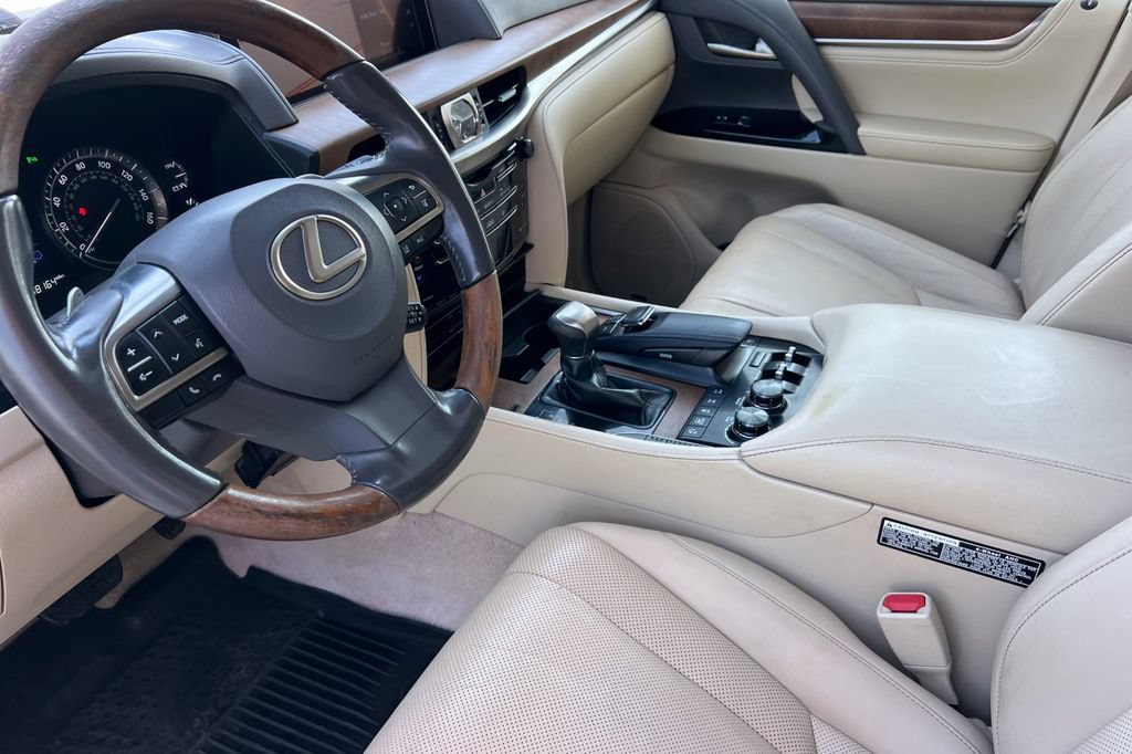 Used 2017 Lexus LX 570 4WD w/ Luxury Package image 12