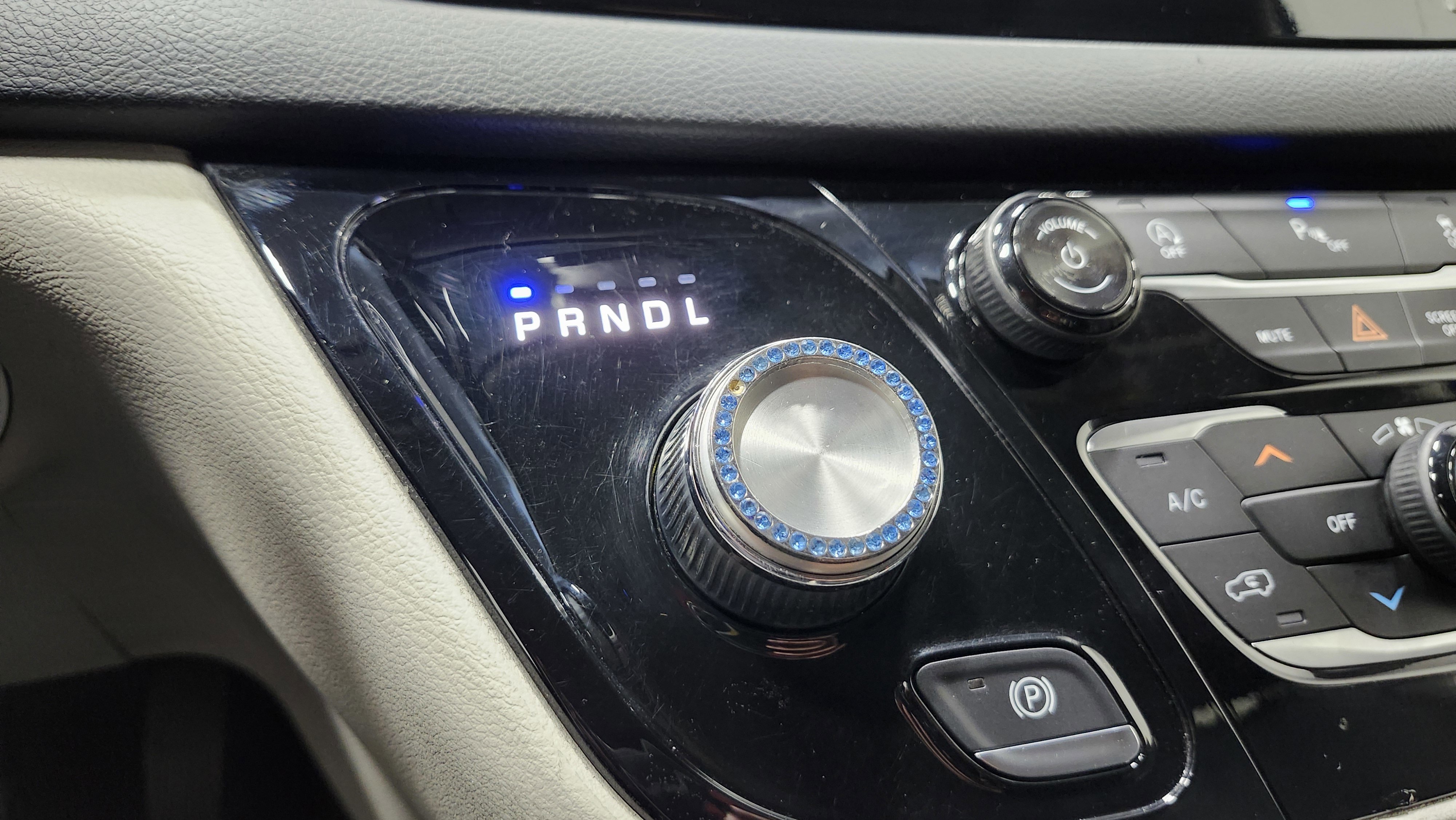 Used 2018 Chrysler Pacifica Touring-L image 28