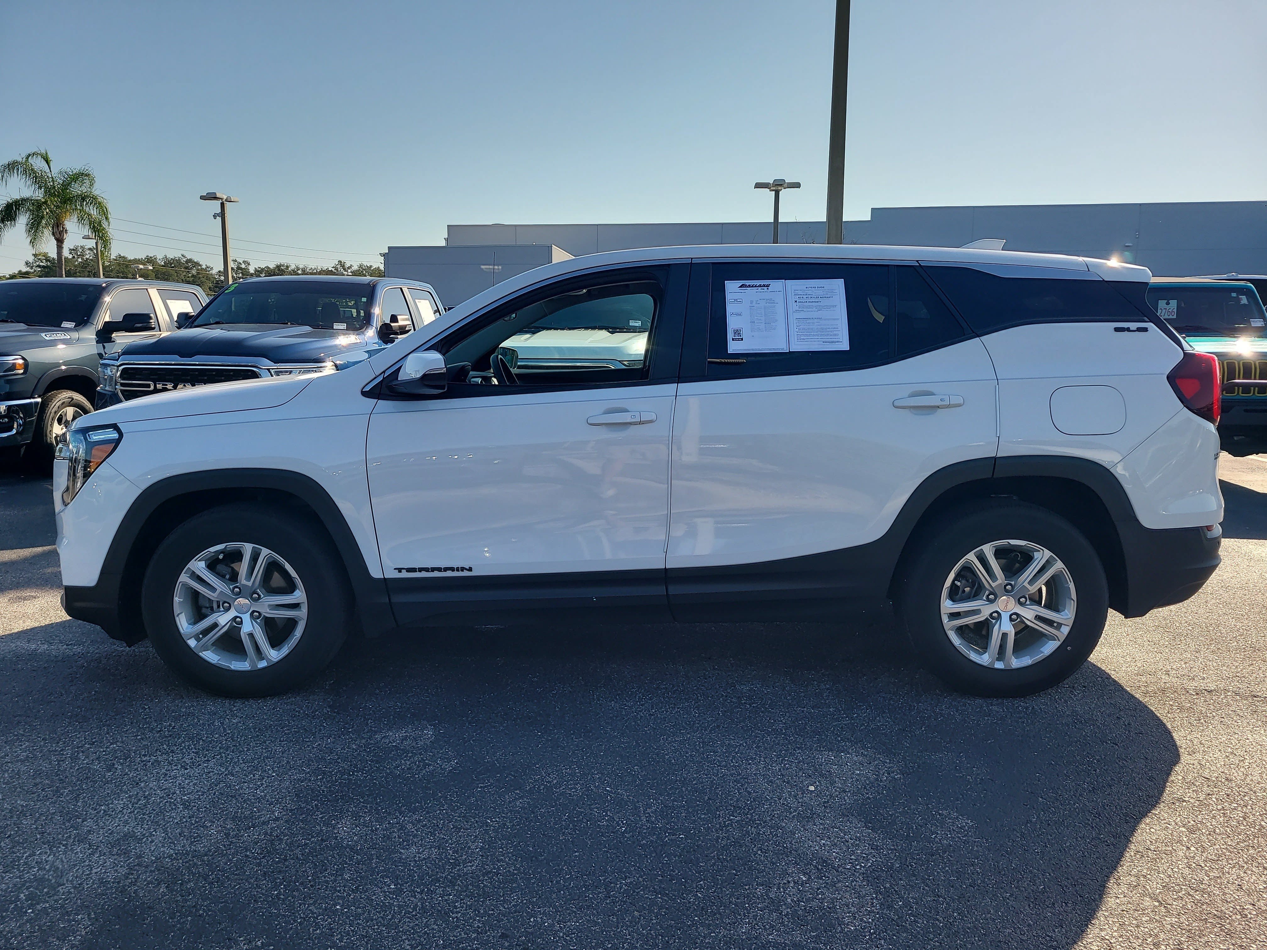 Used 2023 GMC Terrain SLE FWD image 7