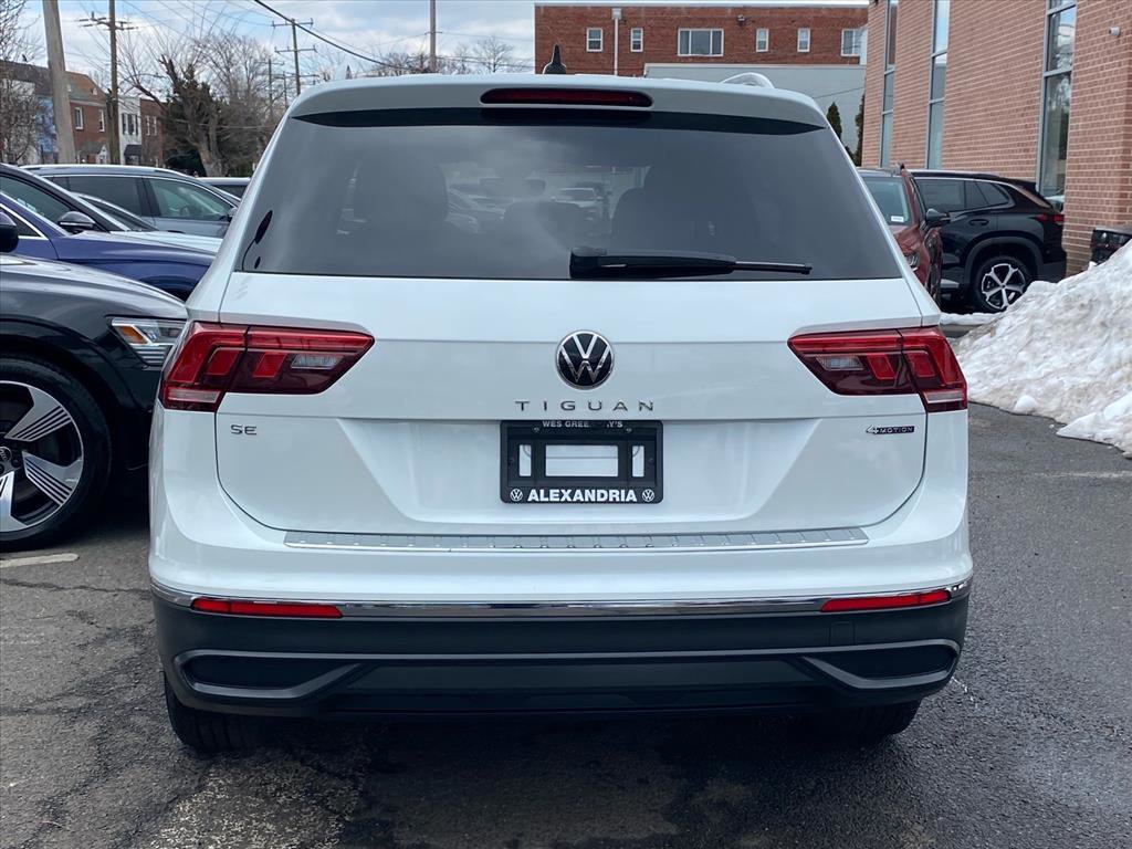Certified 2023 Volkswagen Tiguan SE w/ Panoramic Sunroof Package image 4