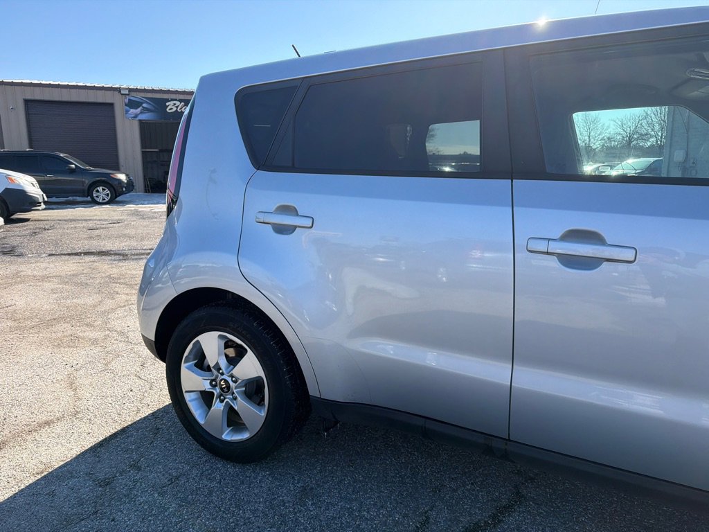 Used 2017 Kia Soul FWD image 7