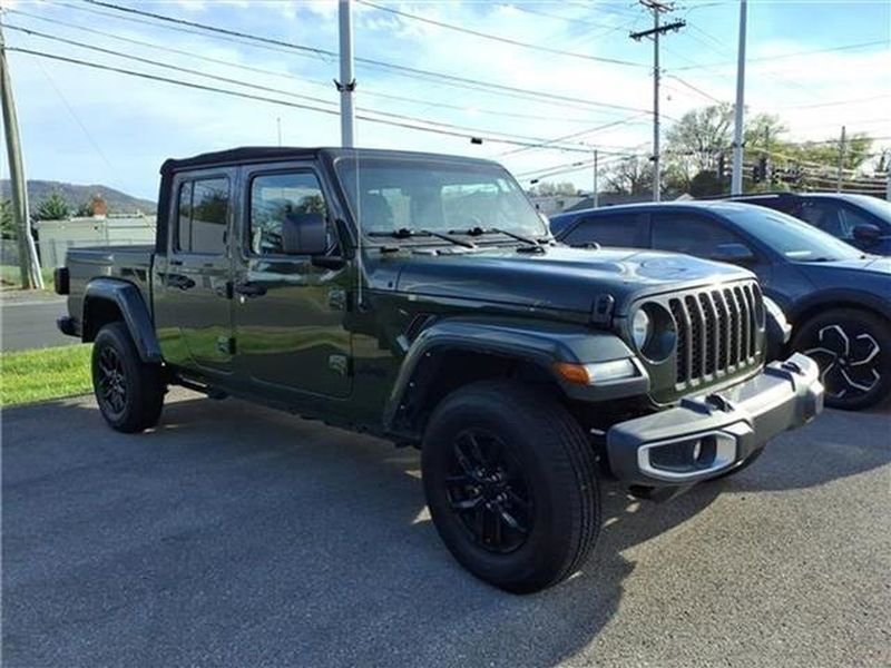 Used 2022 Jeep Gladiator Sport AWD/4WD image 1