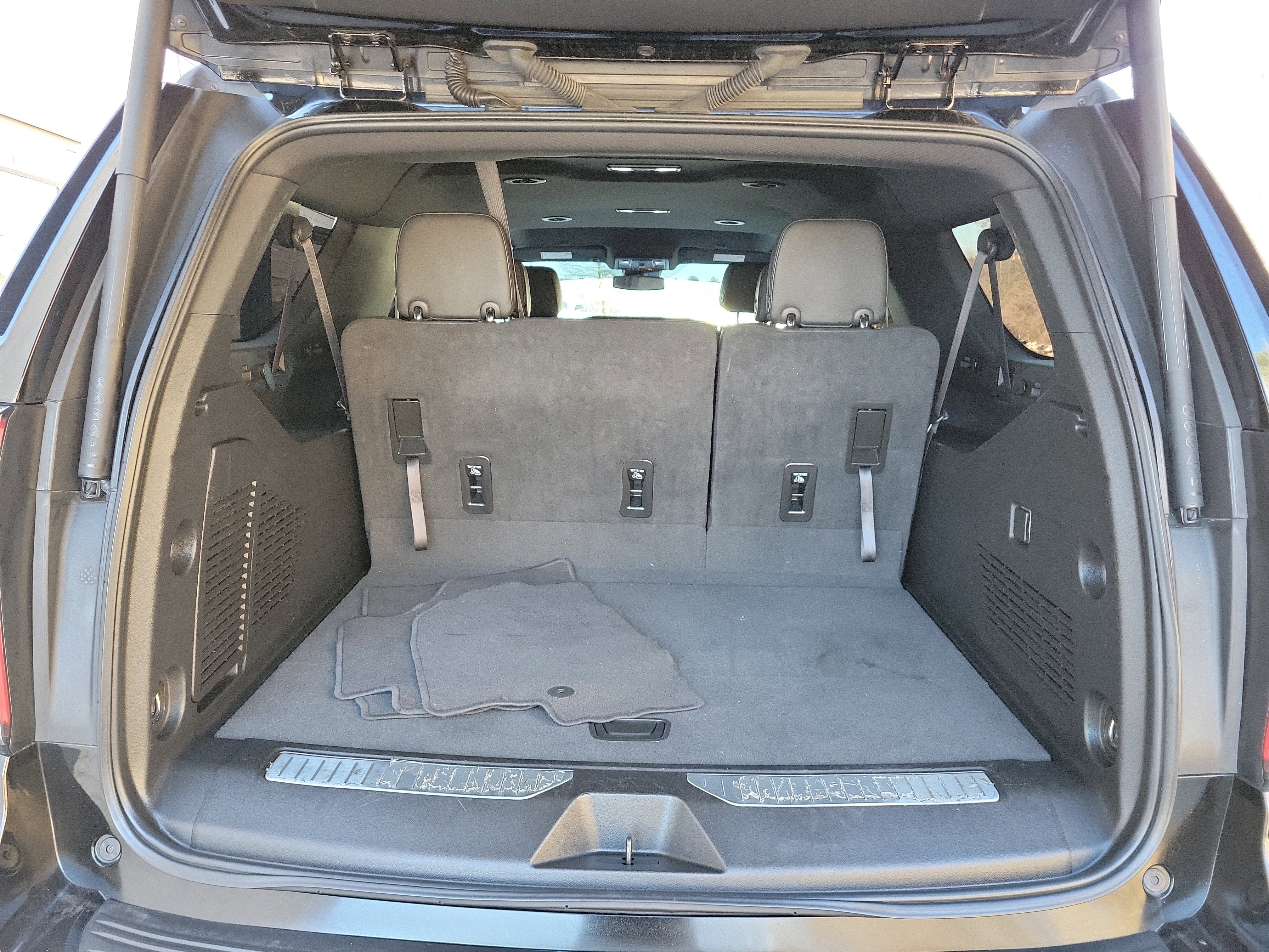 Used 2023 Chevrolet Suburban RST image 23