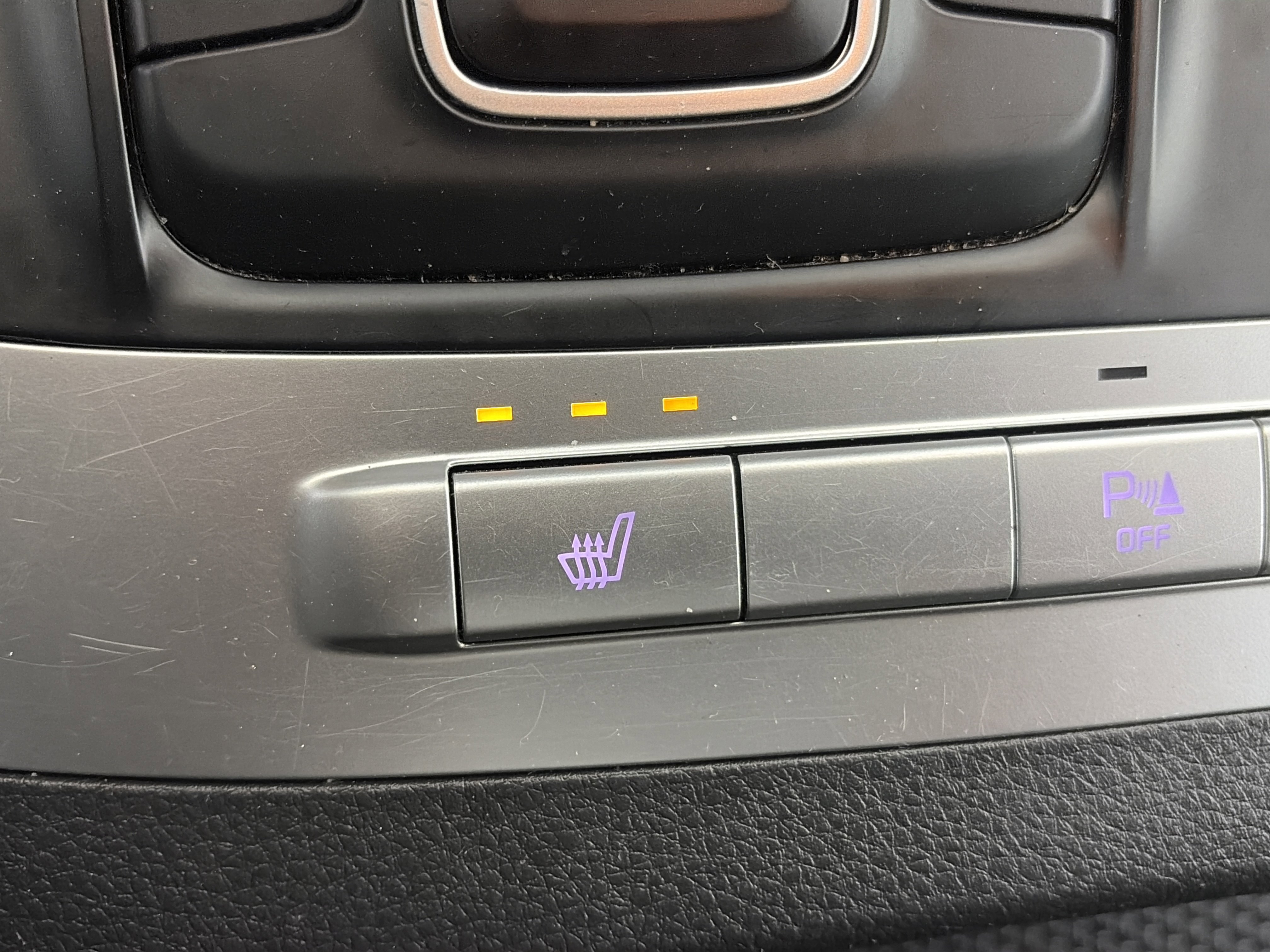 Used 2024 Kia Carnival LX image 28