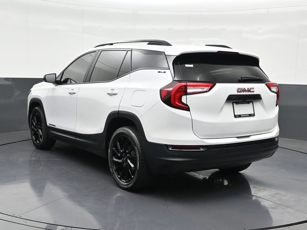 Used 2024 GMC Terrain SLE w/ Driver Convenience Package image 3