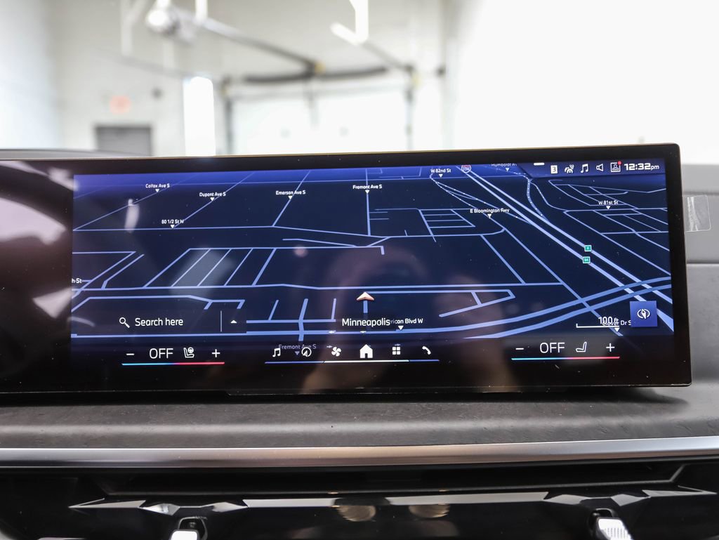 Used 2025 BMW X7 M60i image 17