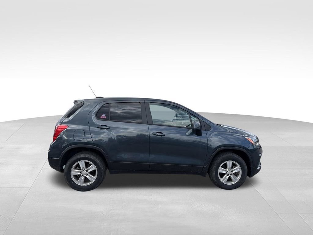 Used 2022 Chevrolet Trax LS w/ Tint and Cruise Package AWD/4WD image 5