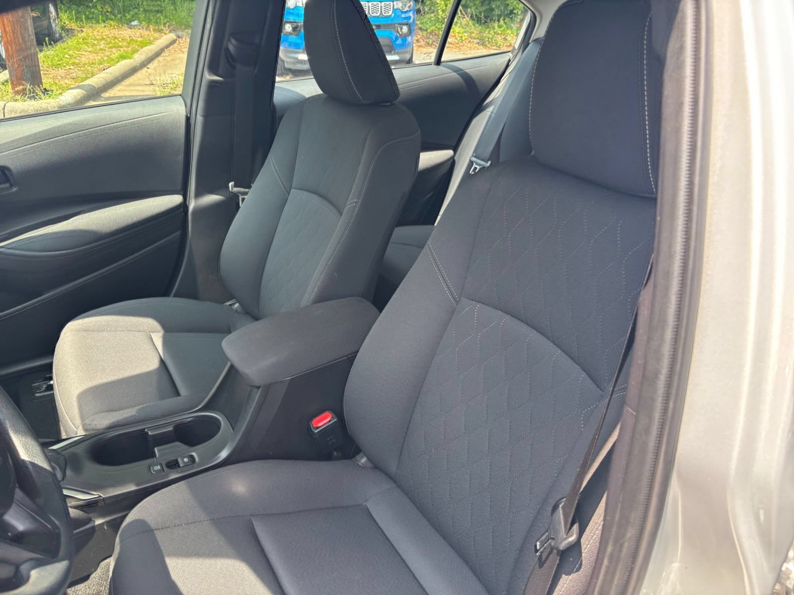 Used 2025 Toyota Corolla LE FWD image 31