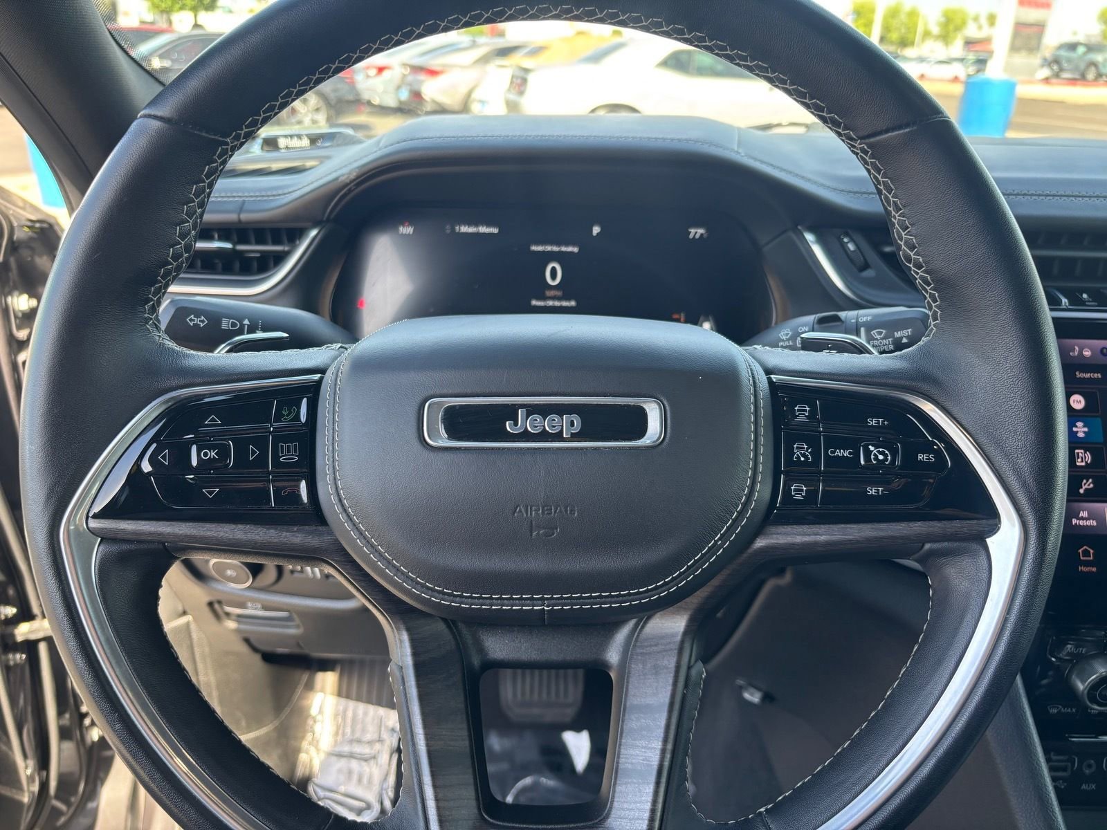 Used 2022 Jeep Grand Cherokee Overland w/ Luxury Tech Group IV image 29