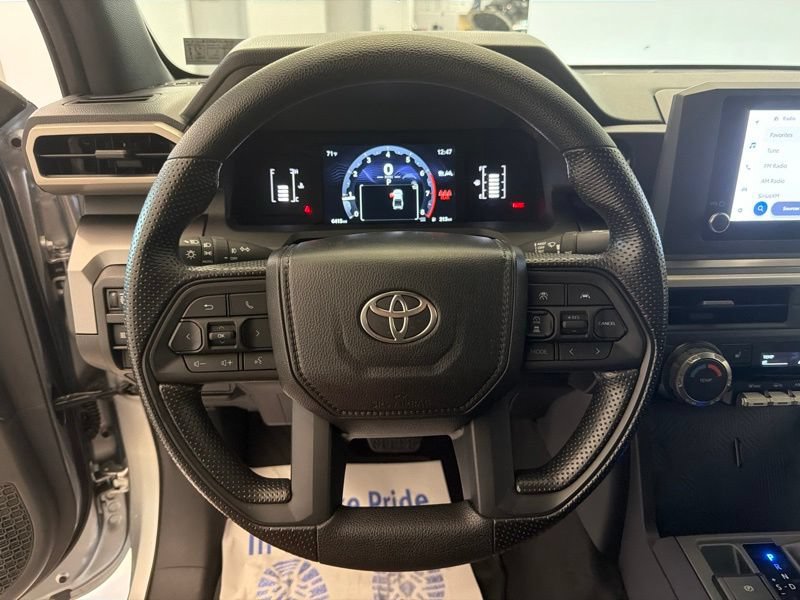 Certified 2025 Toyota Tacoma SR5 AWD/4WD image 18