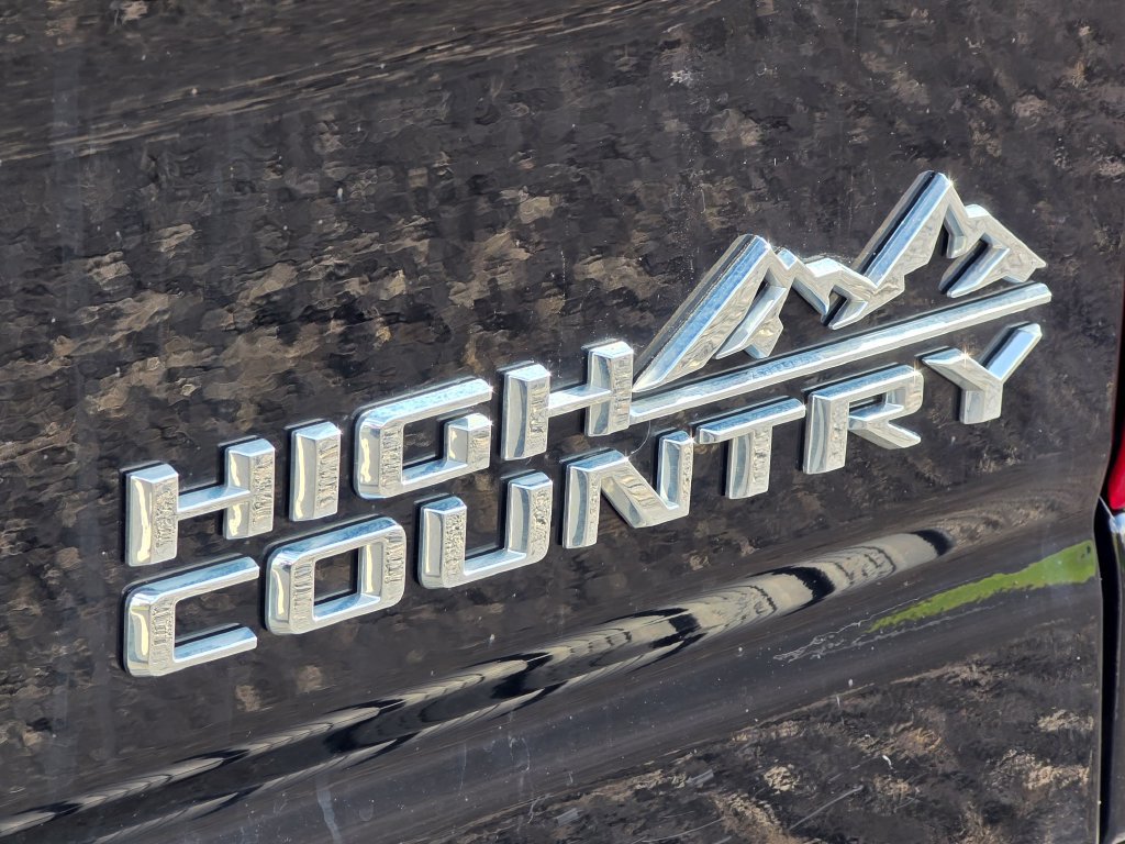 Used 2025 Chevrolet Silverado 3500 High Country w/ High Country Premium Package AWD/4WD image 7
