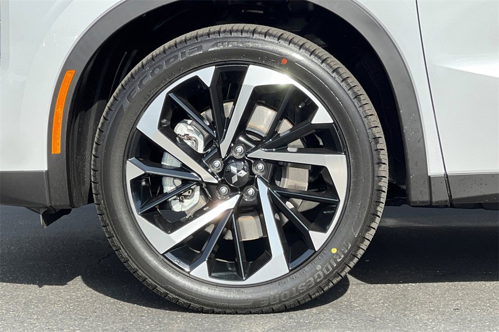 New 2025 Mitsubishi Outlander SE image 27