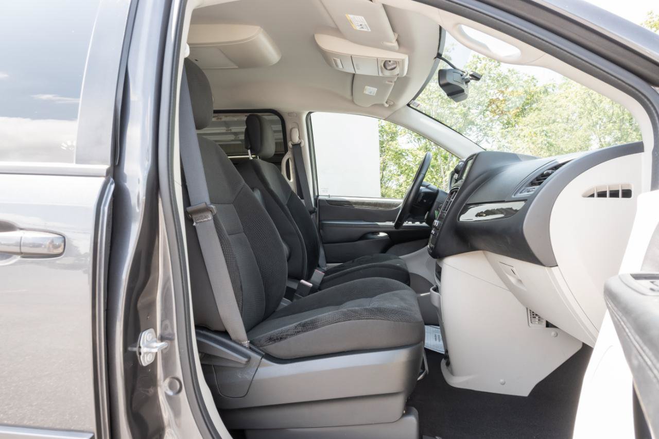 Used 2017 Dodge Grand Caravan SE w/ Power Window Group FWD image 35