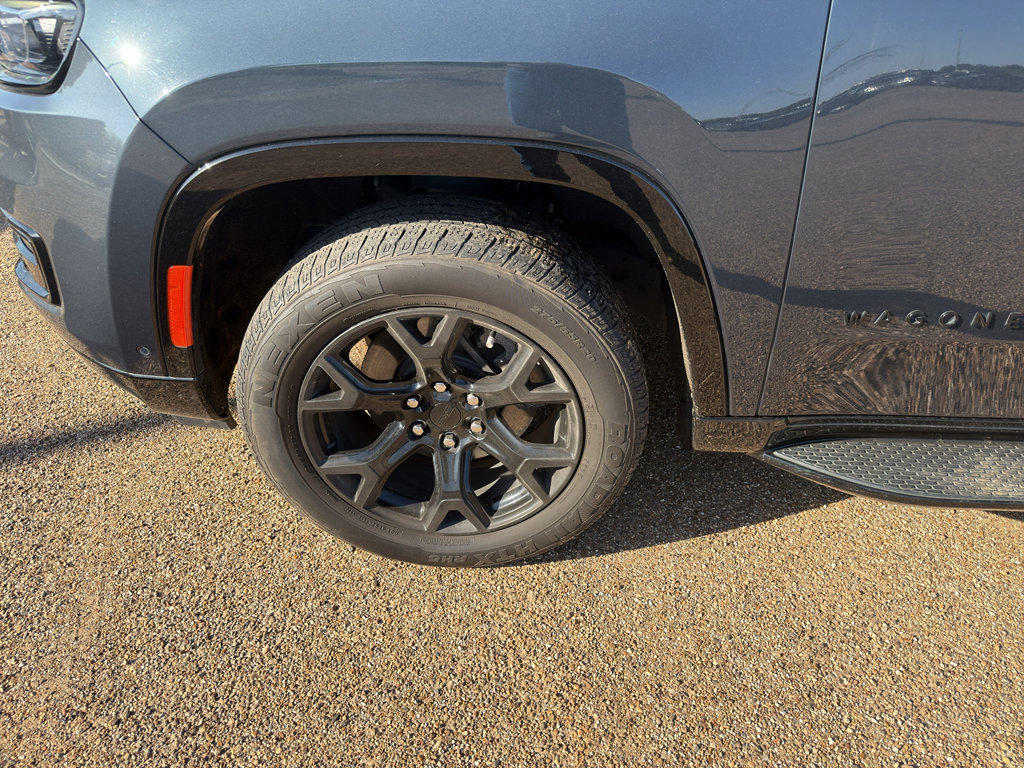 Used 2023 Jeep Wagoneer Series II image 12