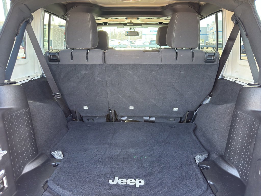 Used 2016 Jeep Wrangler Unlimited Sahara image 32