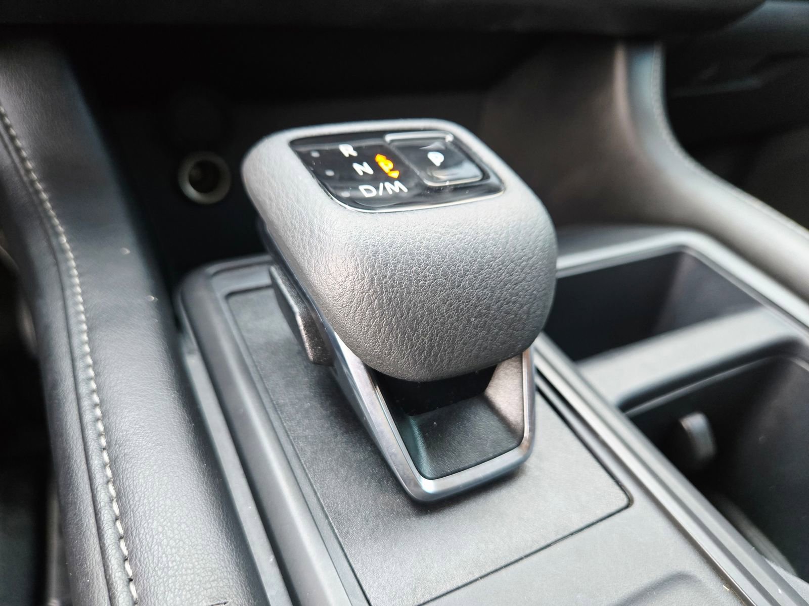 Used 2025 Nissan Pathfinder S image 18