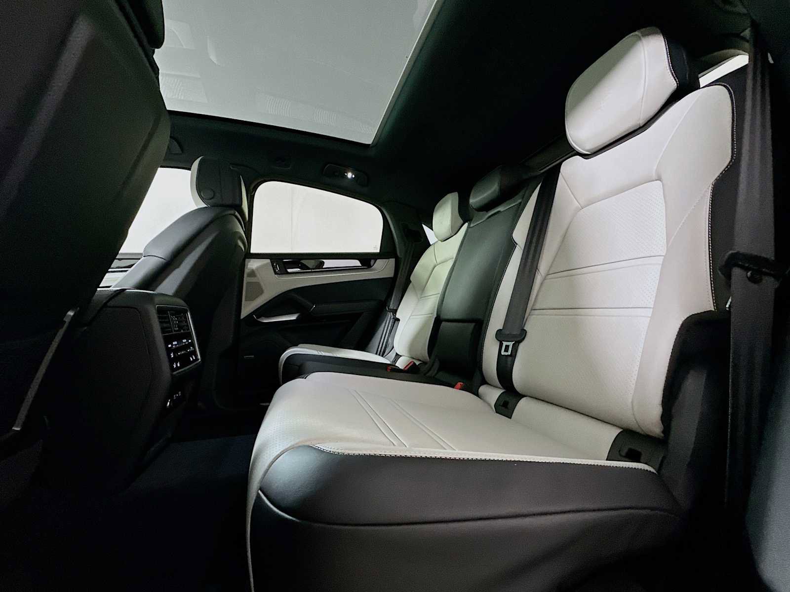 New 2026 Porsche Cayenne Coupe image 23