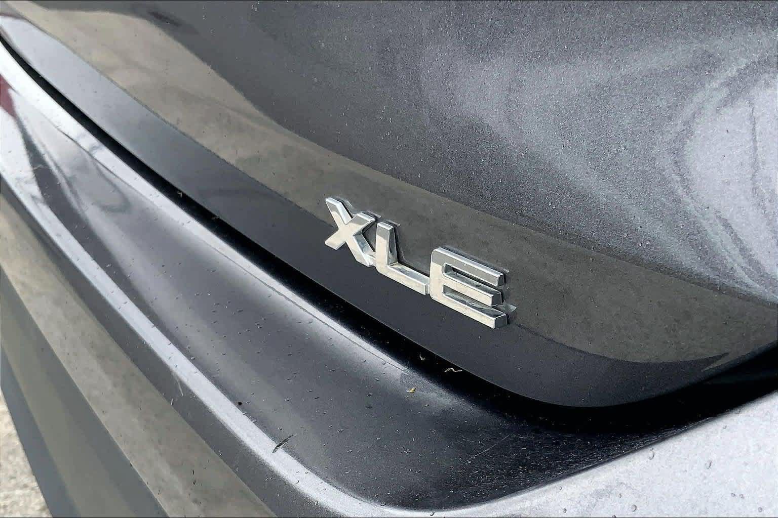 Used 2022 Toyota Highlander XLE AWD/4WD image 3