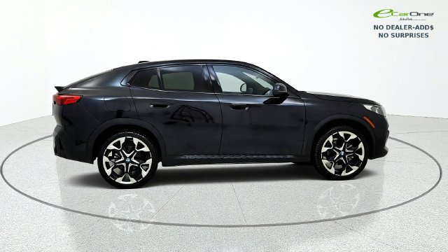 Used 2026 BMW X2 xDrive28i AWD/4WD image 9