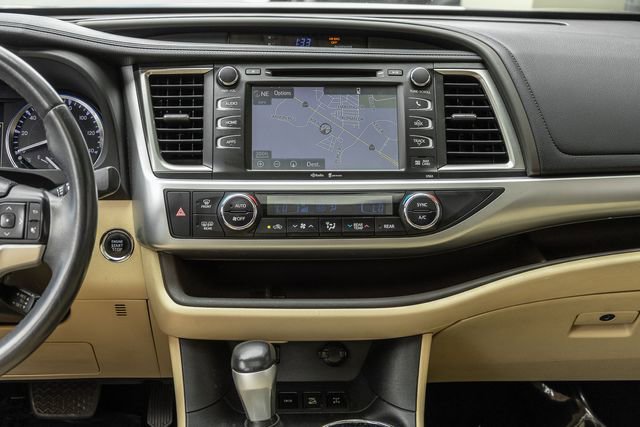 Used 2014 Toyota Highlander XLE image 8