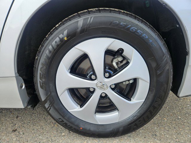 Used 2015 Toyota Prius Three w/ Solar Roof Package image 25