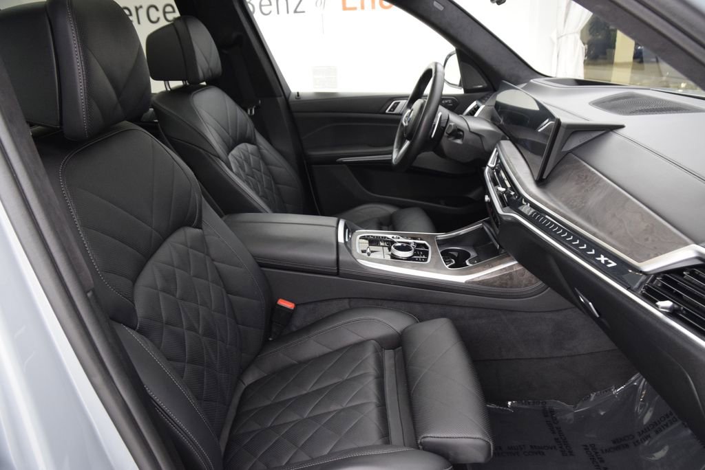 Used 2024 BMW X7 xDrive40i w/ M Sport Package AWD/4WD image 16