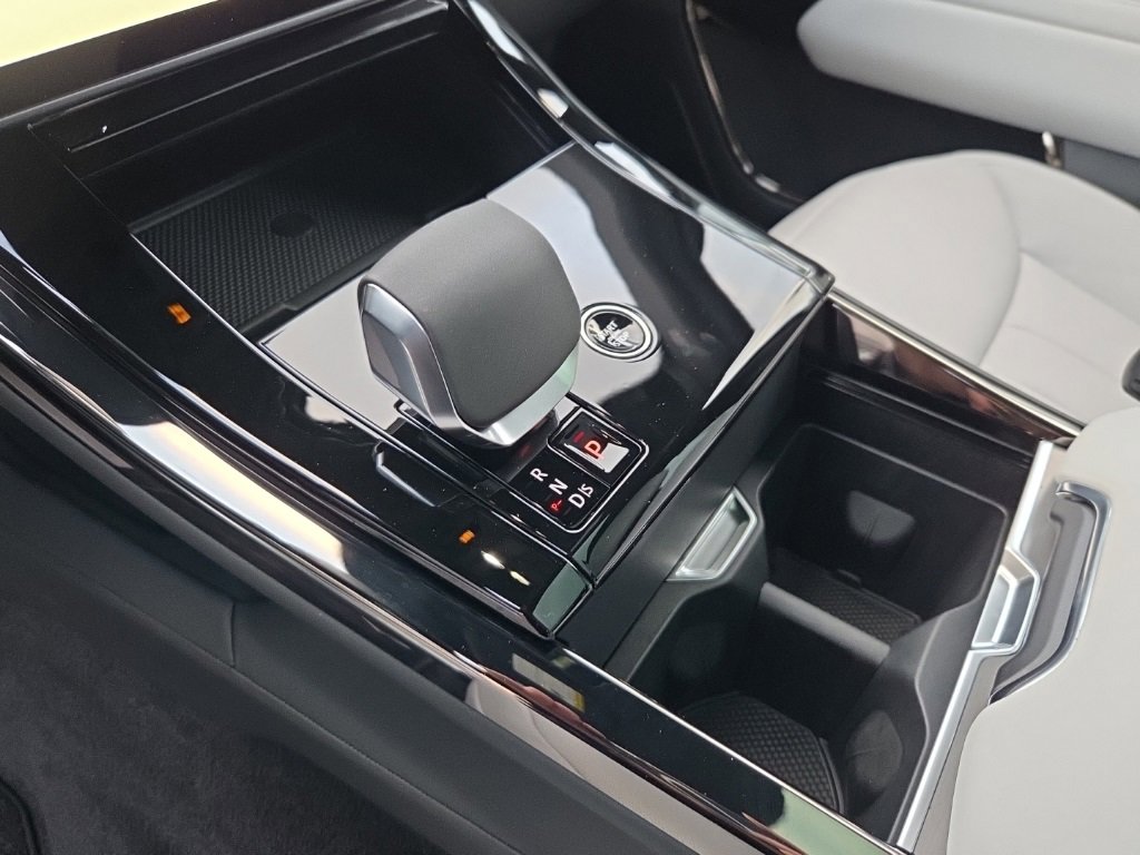 New 2025 Land Rover Range Rover Sport SE image 13