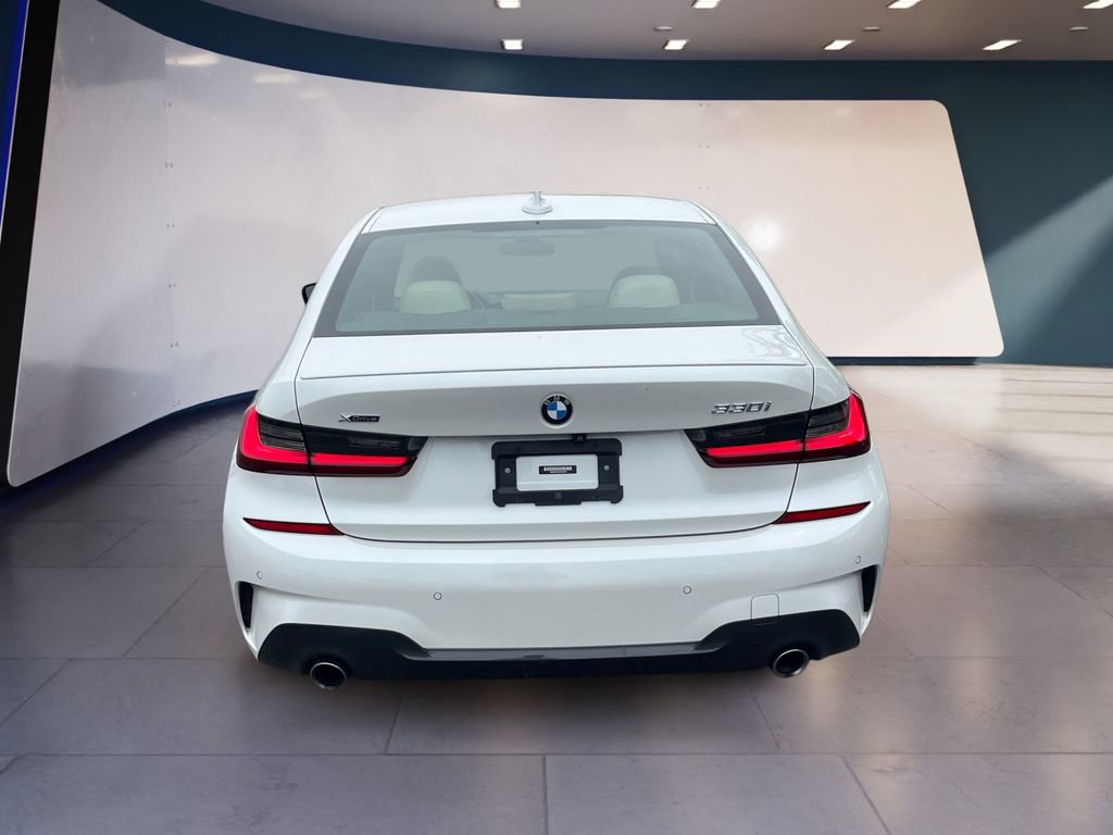 Used 2022 BMW 330i xDrive Sedan w/ M Sport Package AWD/4WD image 4