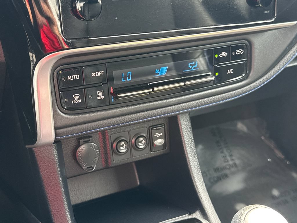 Used 2019 Toyota Corolla SE w/ Carpet Mat Package (TMS) FWD image 24