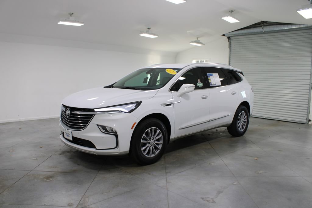 Used 2024 Buick Enclave Essence w/ Technology Package image 4