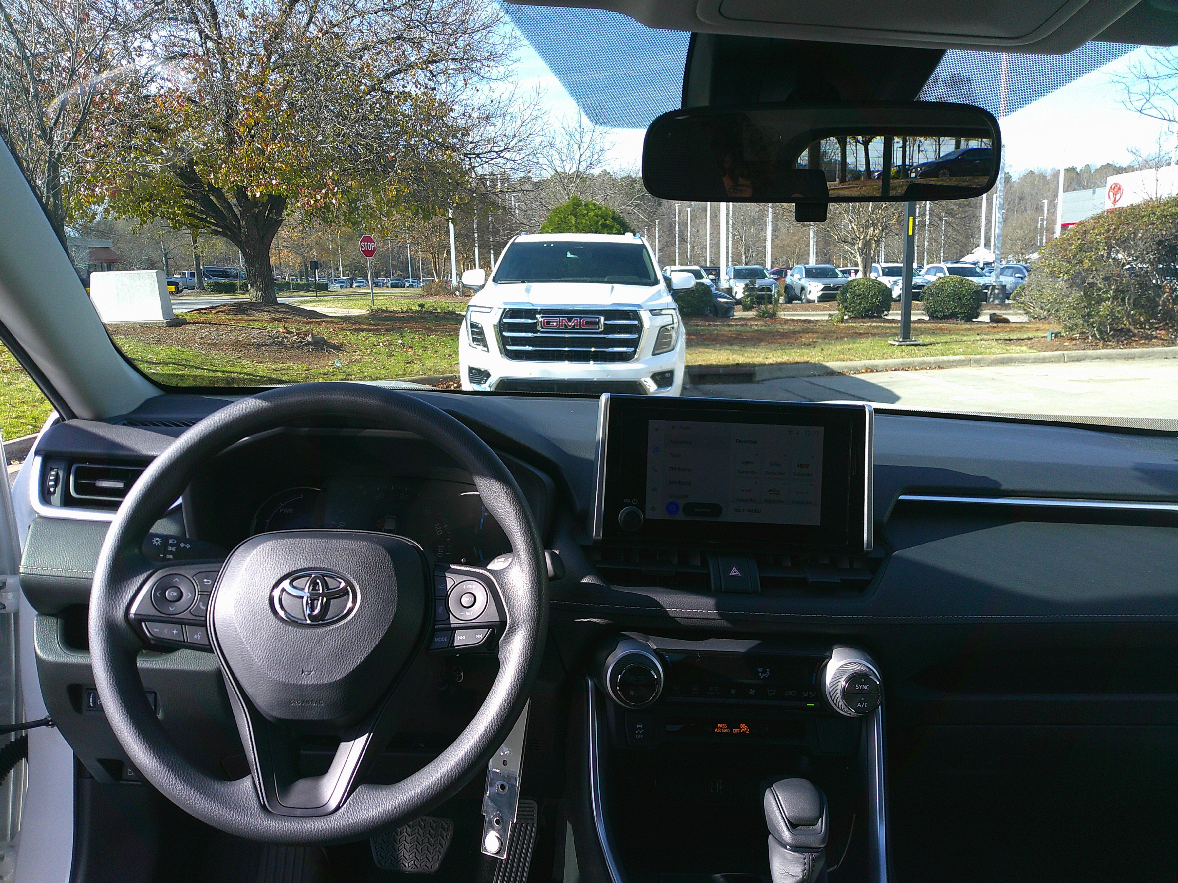 Used 2025 Toyota RAV4 LE image 31