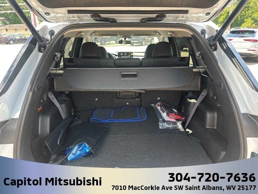 New 2025 Mitsubishi Outlander SE image 12