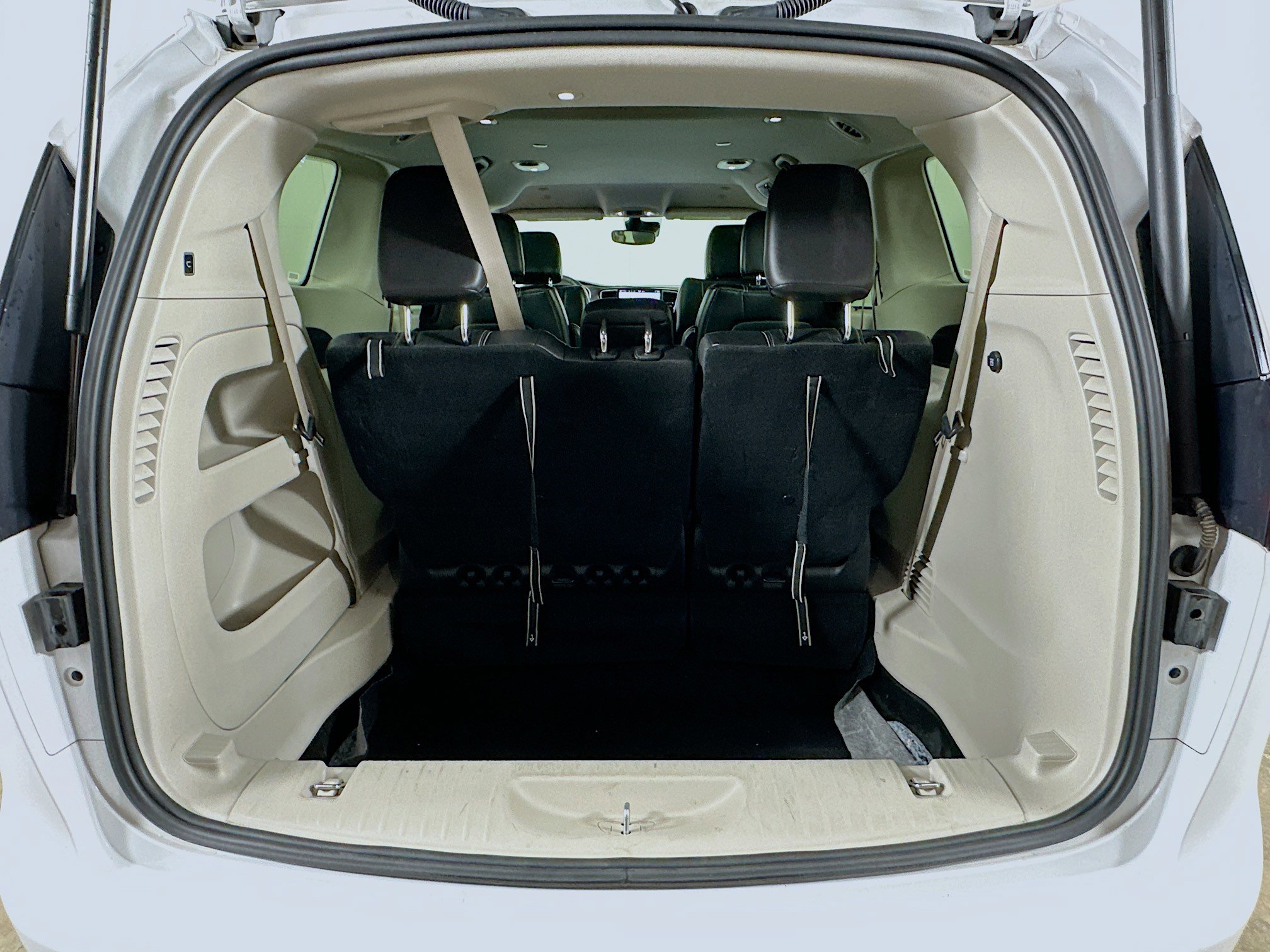 Used 2024 Chrysler Pacifica Touring-L image 29