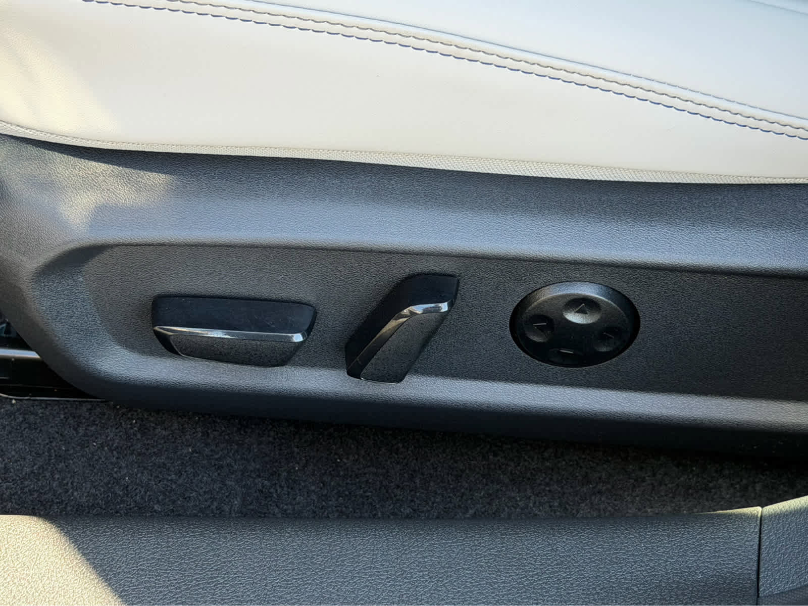 New 2026 Nissan Sentra SL FWD image 23