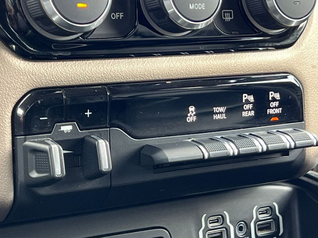 Used 2019 RAM 1500 Laramie AWD/4WD image 34