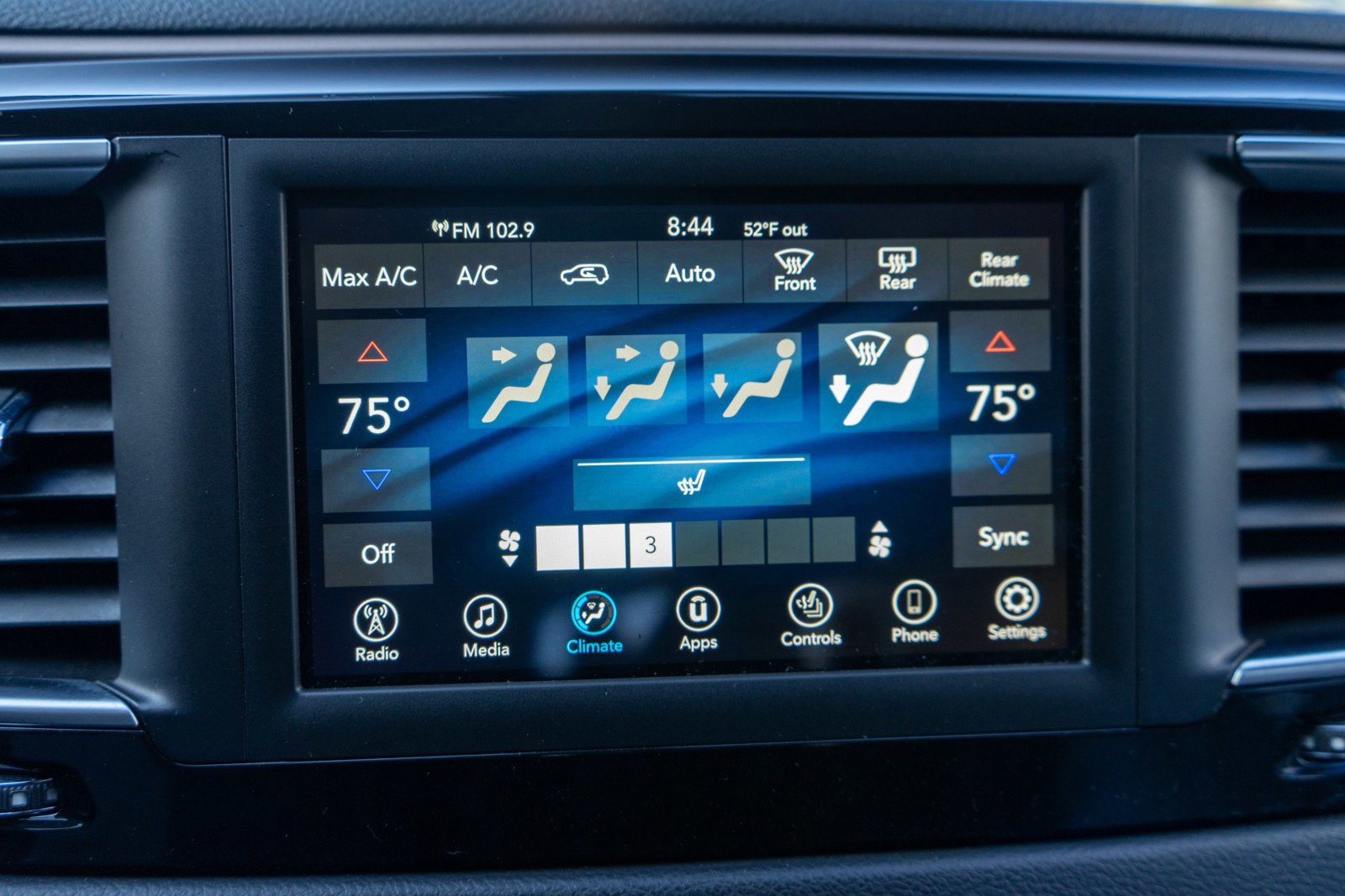 Used 2018 Chrysler Pacifica Touring-L FWD image 18